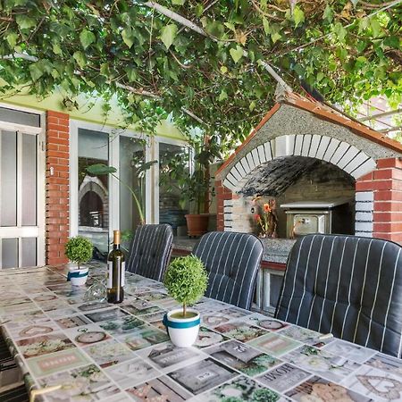 Nice Apartment In Pula With Kitchen Екстер'єр фото