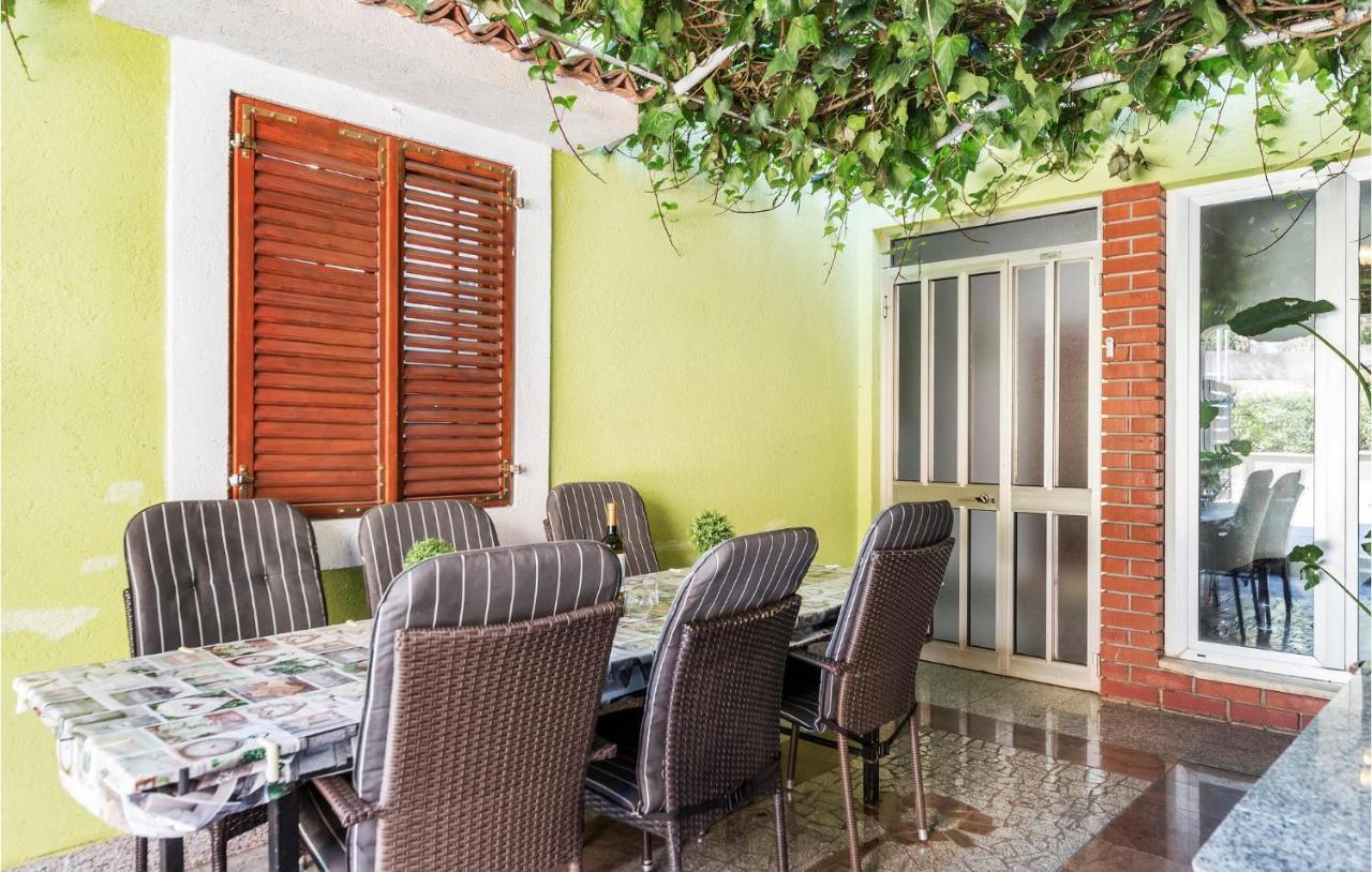 Nice Apartment In Pula With Kitchen Екстер'єр фото