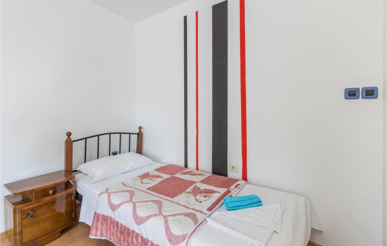 Nice Apartment In Pula With Kitchen Екстер'єр фото