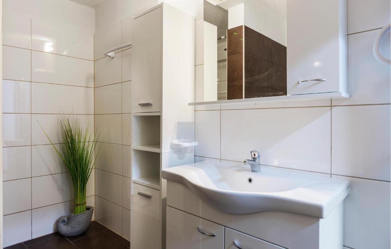 Nice Apartment In Pula With Kitchen Екстер'єр фото